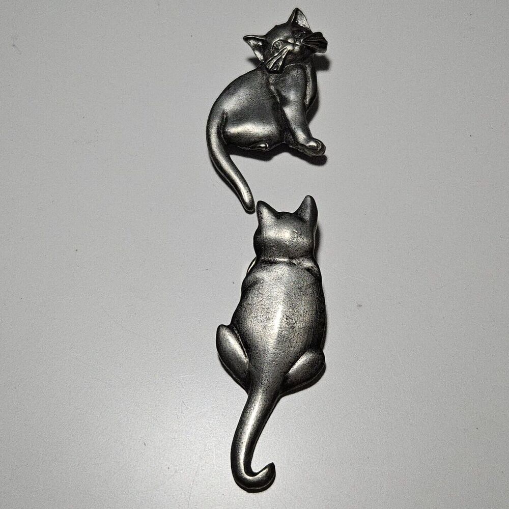 Pair of Cats Pewter Button Covers Front and Back View Marked Metzke 1992